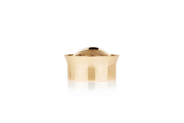 Pallina magnifying glass by Olivia Herms for Skultuna |
<a
href="http://store.simonjamesdesign.com/products/pallinamagnifyingglassskultuna" target="_blank"><u> $164 from simonjamesdesign.com </u></a>