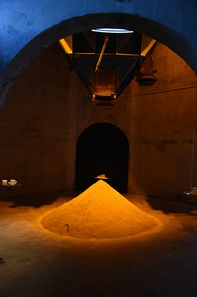 Homage to sand. The mound of sand reminds us of the importance of this coastal material, which creates a protection mechanism and mediator between land and sea.